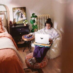 NOTEBOOK HP VICTUS 15-FB2028LA R5-8645Hs 8GB 512GB W2050 W11Home - Imagen 4